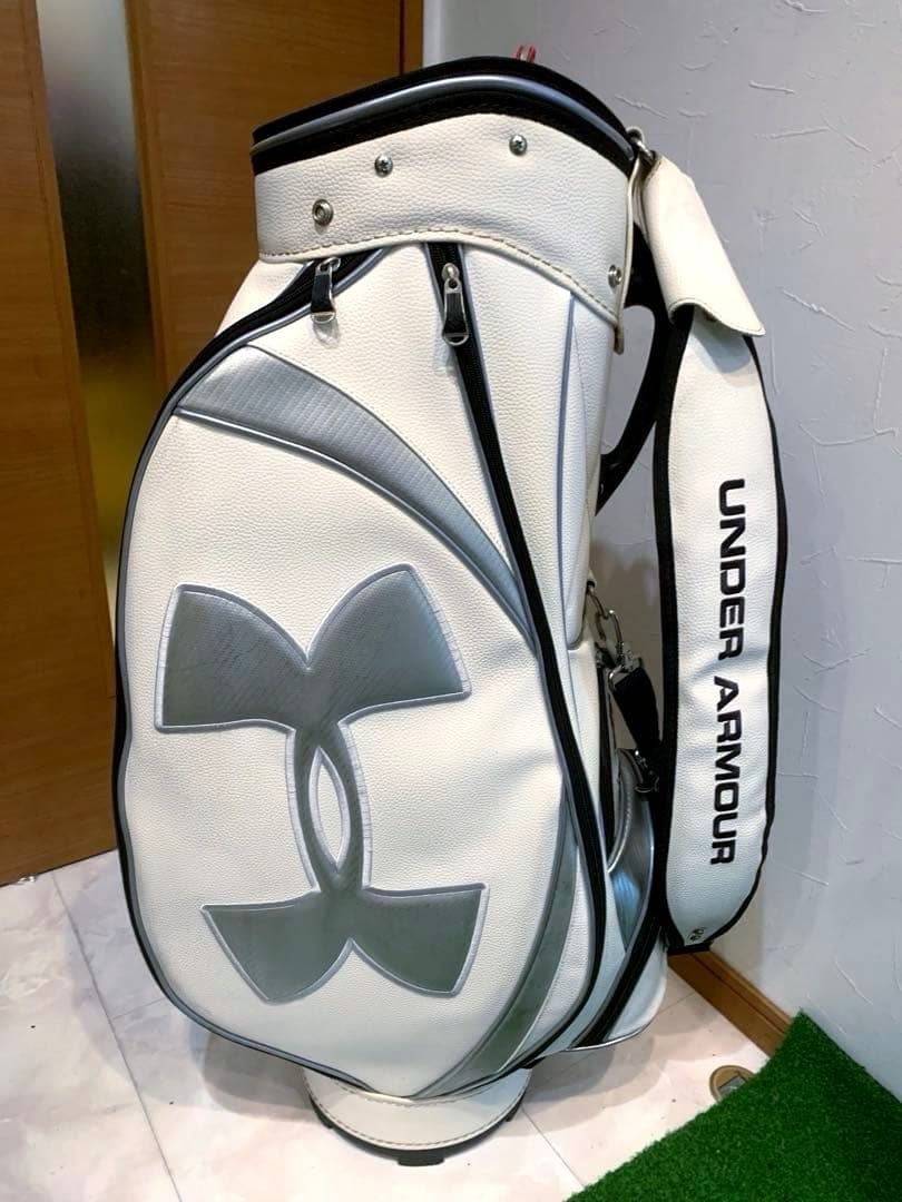 希少　良品　完売　アンダーアーマー　キャディバッグ　本格アスリート　おしゃれ