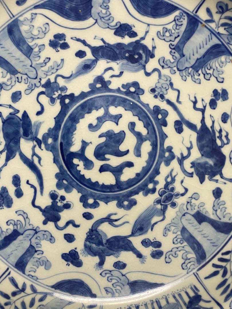 清朝　青白磁の神話的生物の皿　セット2枚