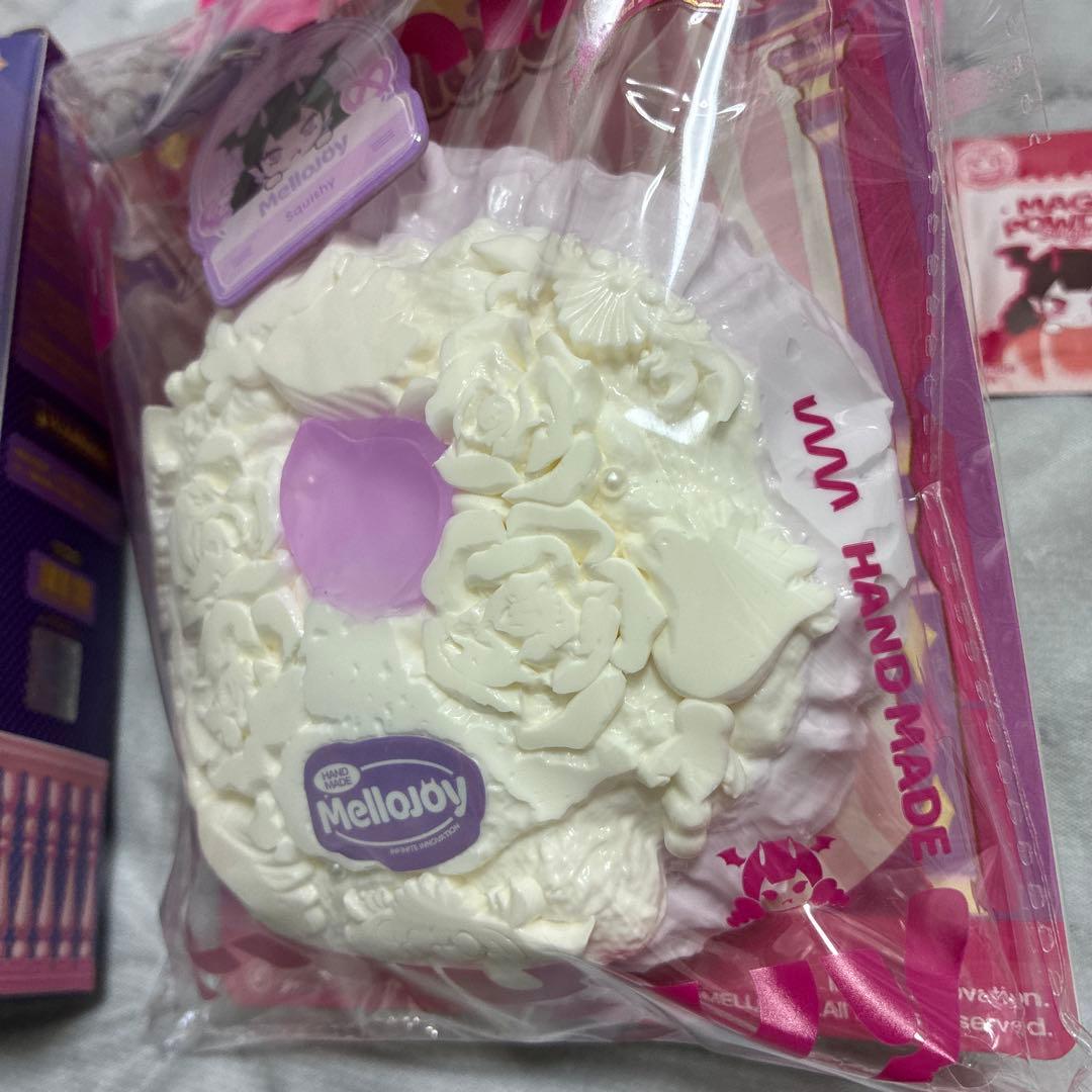 Mellojoy メロジョイ　カップケーキか？　シークレット スクイーズ