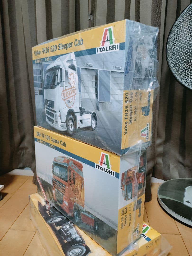 ホビーラジコン ITALERI Volvo FH16 520 & DAF XF 105 1:24