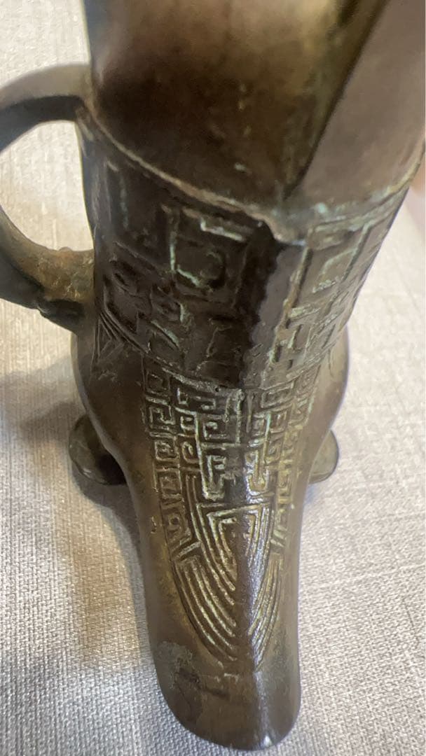 ト*ワ様 酒器，爵杯，金属製三脚型工芸品 幾何学模様