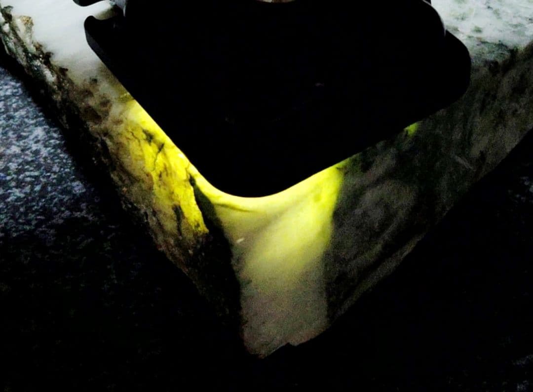 ★翡翠原石★稀少・下仁田翡翠【クリフプレート・化粧面磨き566ｇ】