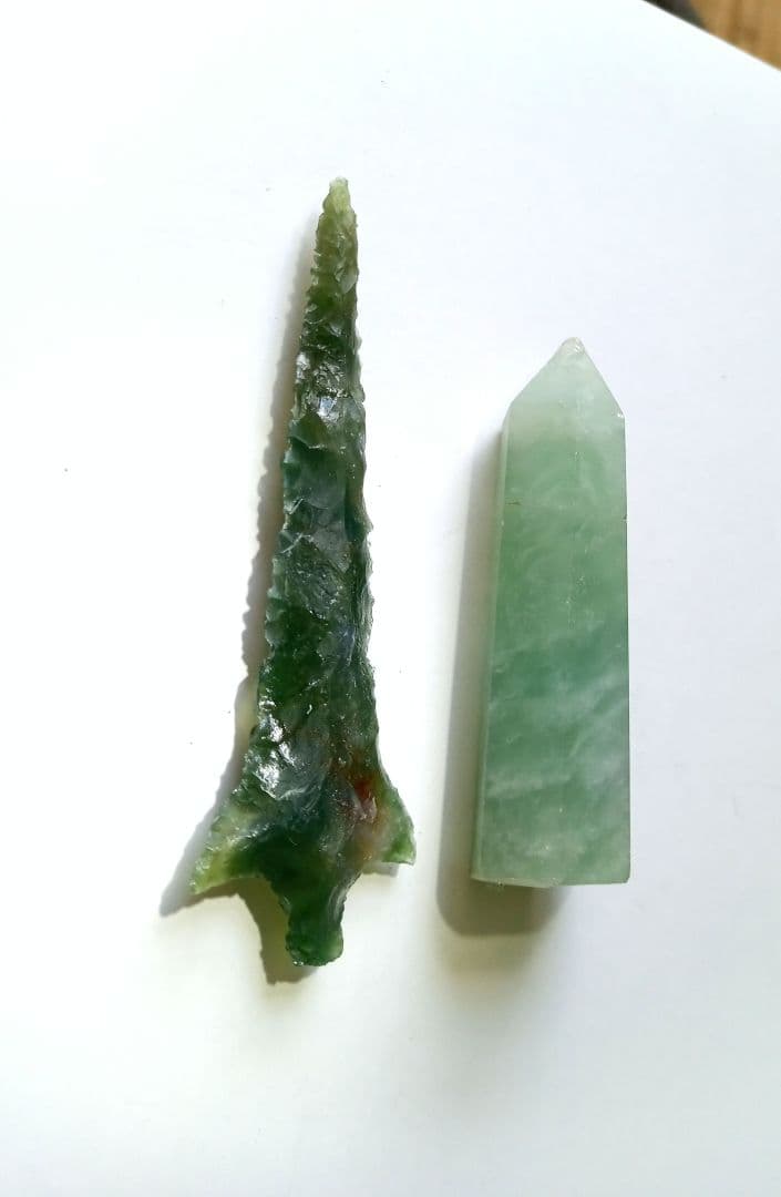 カムイセット　カルセドニー 石器　訳あり⚠　矛 とフローライト蛍石六角柱 模写