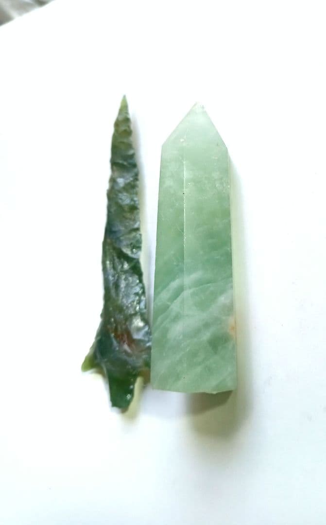 カムイセット　カルセドニー 石器　訳あり⚠　矛 とフローライト蛍石六角柱 模写