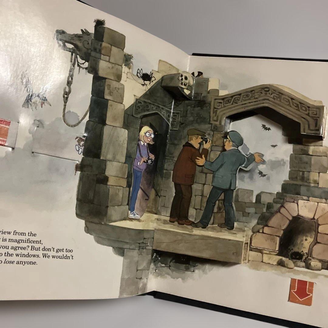 仕掛け絵本　THE GHOSTS OF CREEPY CASTLE　洋書