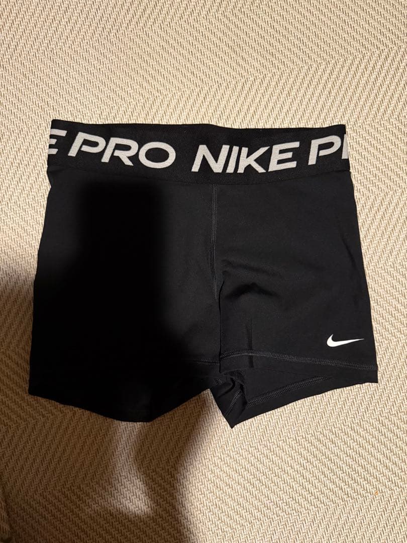 Nike PRO スポーツブラとショートパンツセット