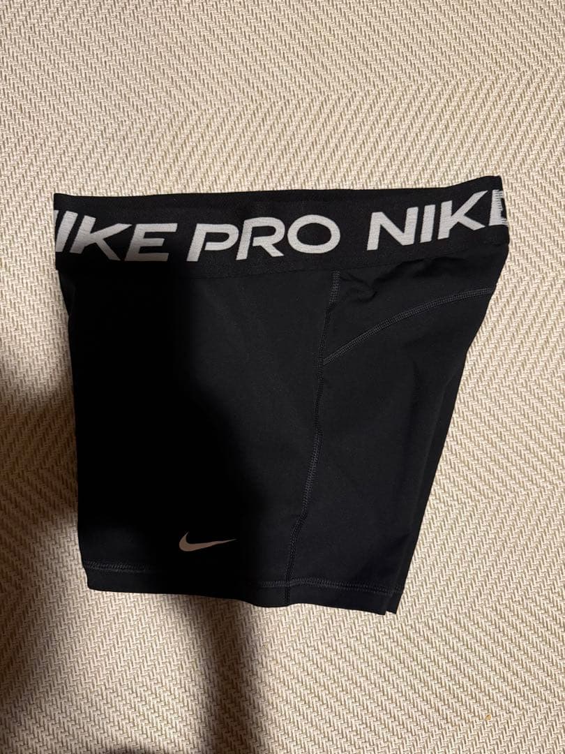 Nike PRO スポーツブラとショートパンツセット