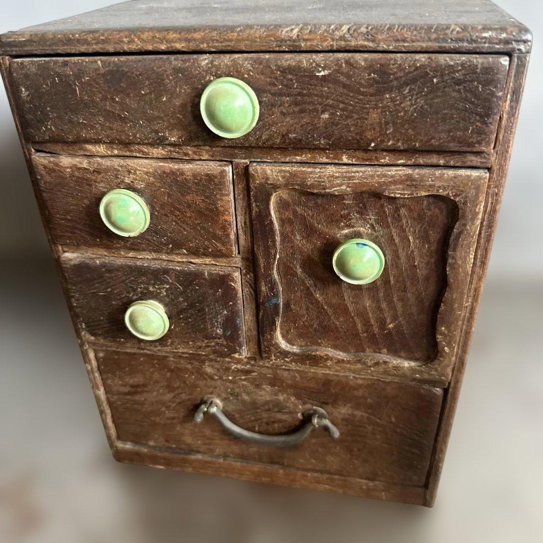 お値下げ❣️ヴィンテージ　グリーンの取っ手がとても可愛い❣️木製4段引き出し箪笥