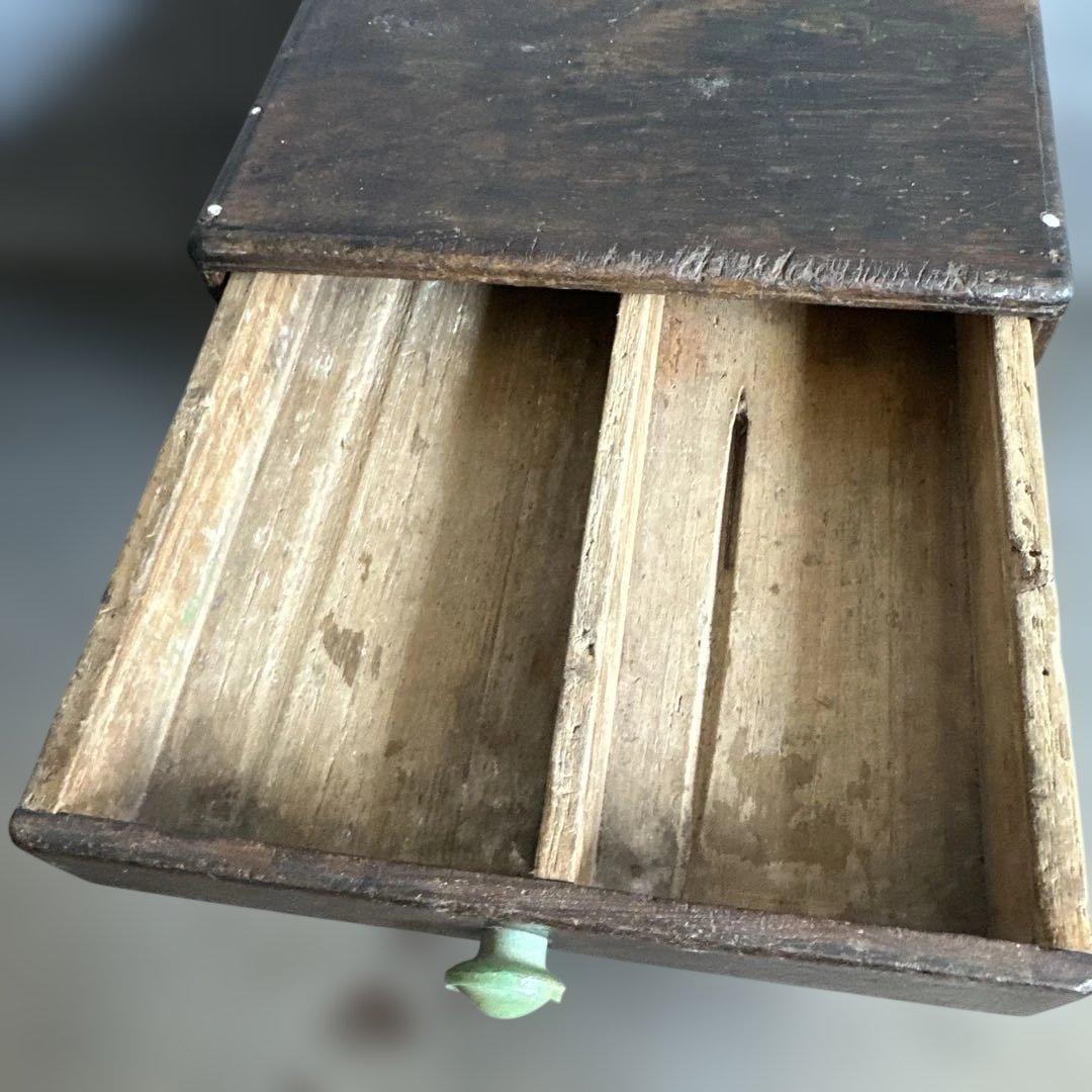 お値下げ❣️ヴィンテージ　グリーンの取っ手がとても可愛い❣️木製4段引き出し箪笥