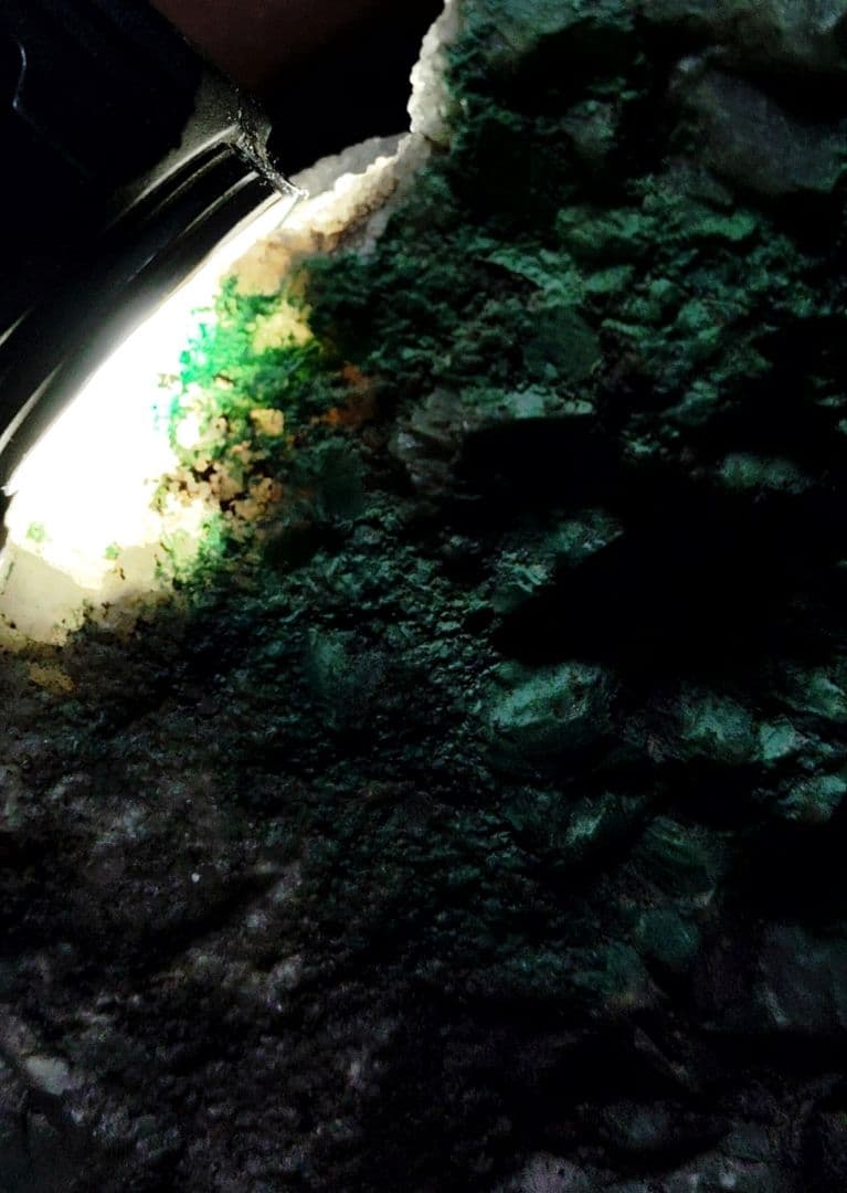 ★国産マラカイト原石★孔雀石【秩父鉱山・大黒ズリ3,128ｇ】