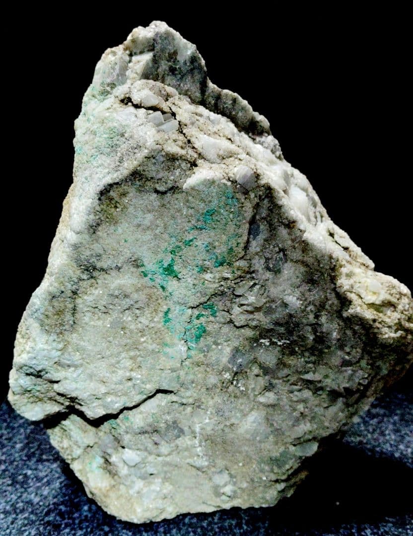 ★国産マラカイト原石★孔雀石【秩父鉱山・大黒ズリ3,128ｇ】