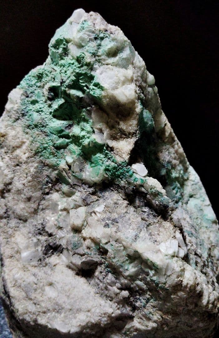 ★国産マラカイト原石★孔雀石【秩父鉱山・大黒ズリ3,128ｇ】