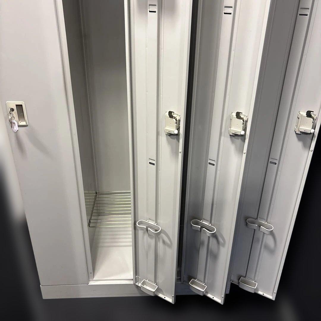 鍵付きオフィスロッカー 4人分グレー(スチール製)