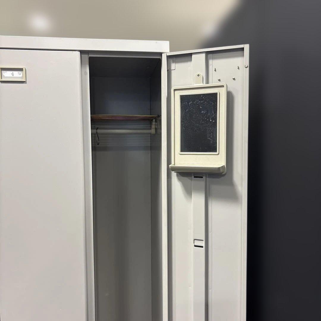 鍵付きオフィスロッカー 4人分グレー(スチール製)