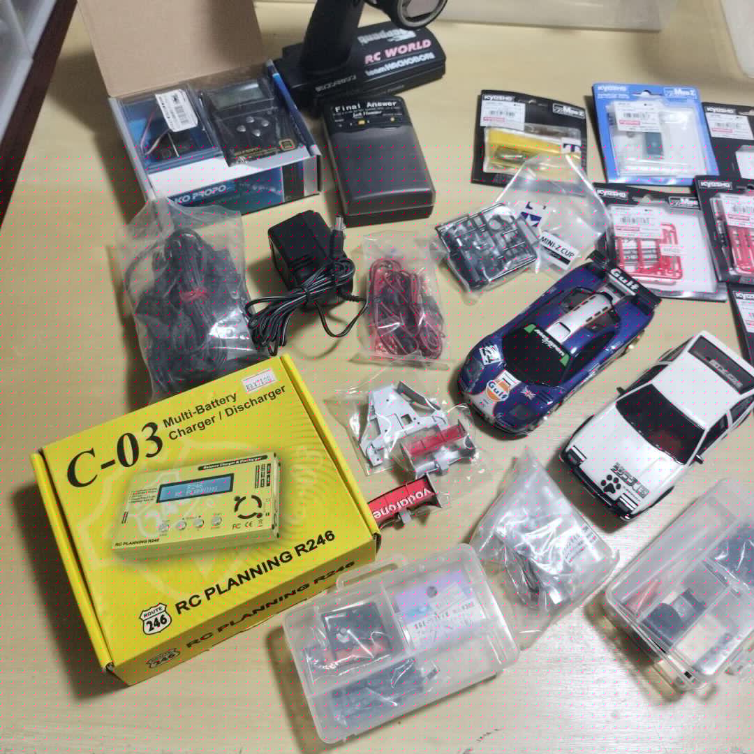 u*1様 ラジコン・パーツ・収納ケース・携帯用迷彩バックその他いろいろセット