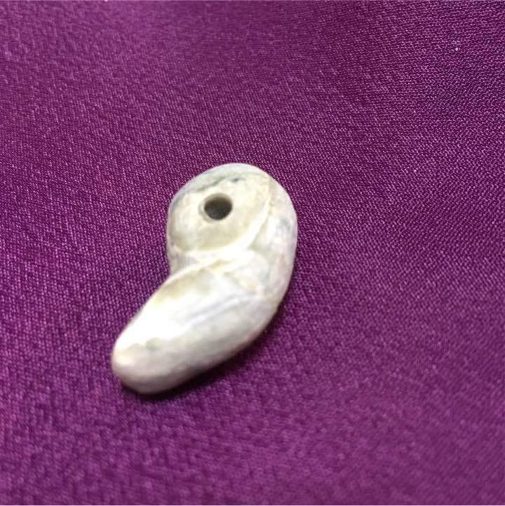 糸魚川天然翡翠  勾玉