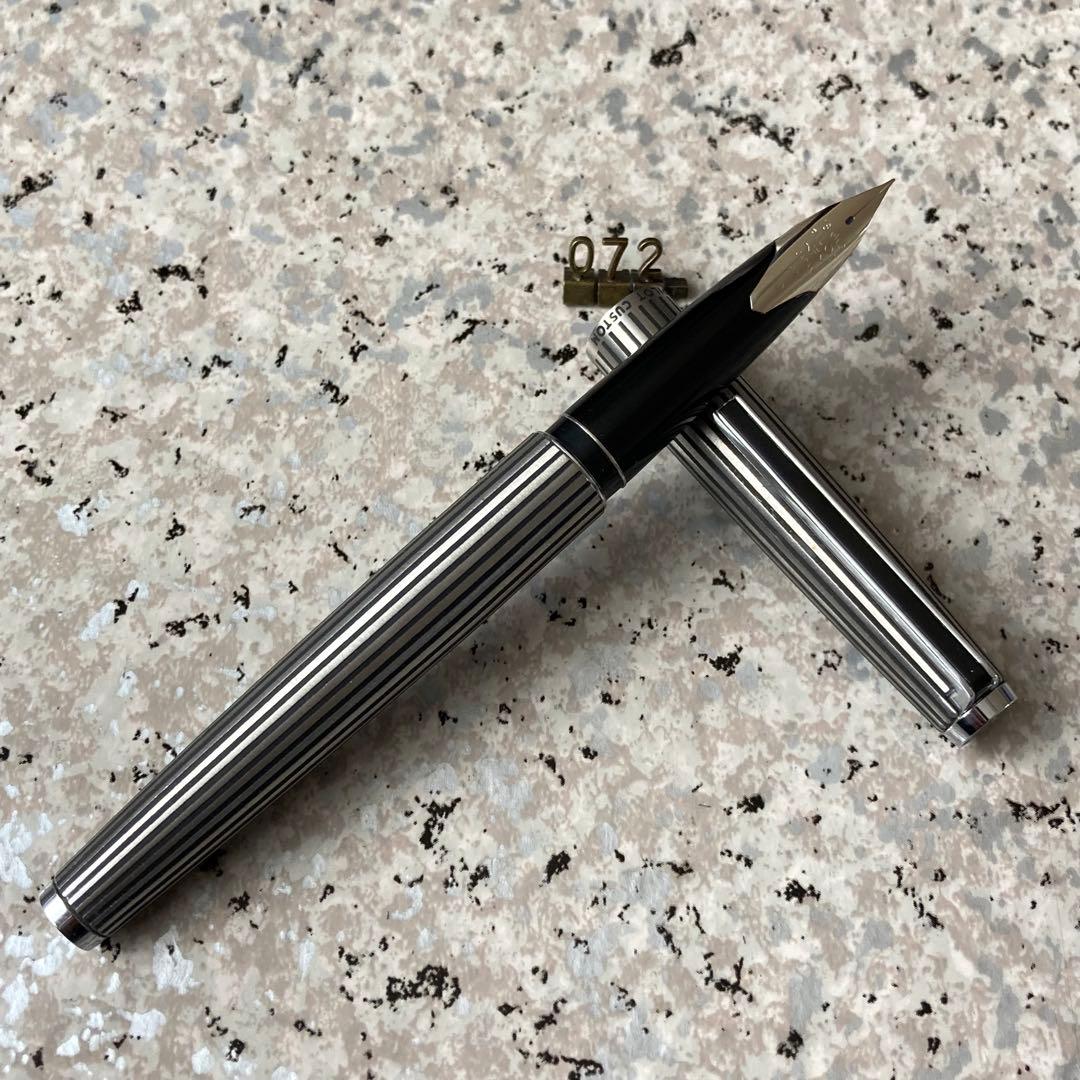 #072 未使用品 万年筆 PILOT パイロット 蝕刻 ロング 18k WG