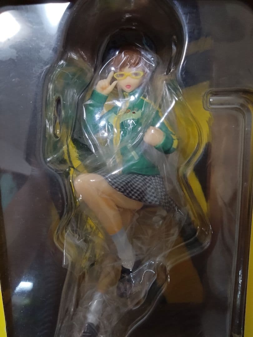 【新品未開封】ペルソナ4 フィギュア2点セット 里中千枝 クマメガネスタンド