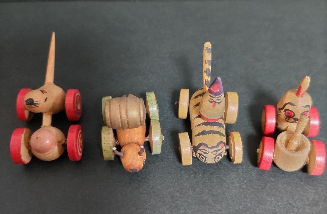 木地玩具　十二支モチーフ　車　ミニチュア　山車　土産物　民芸品