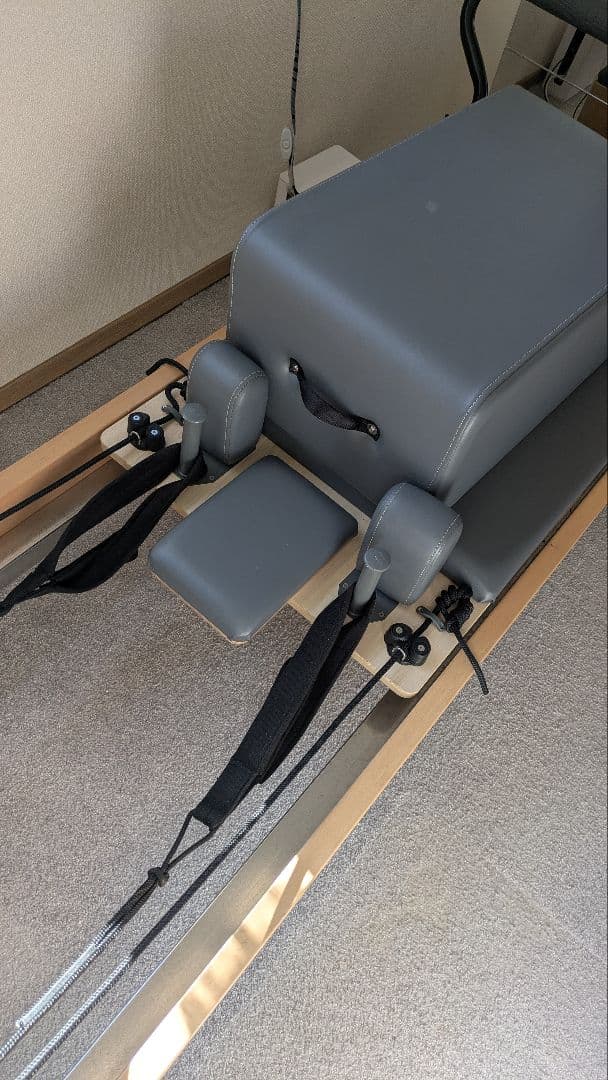 グレー リフォーマー ピラティス