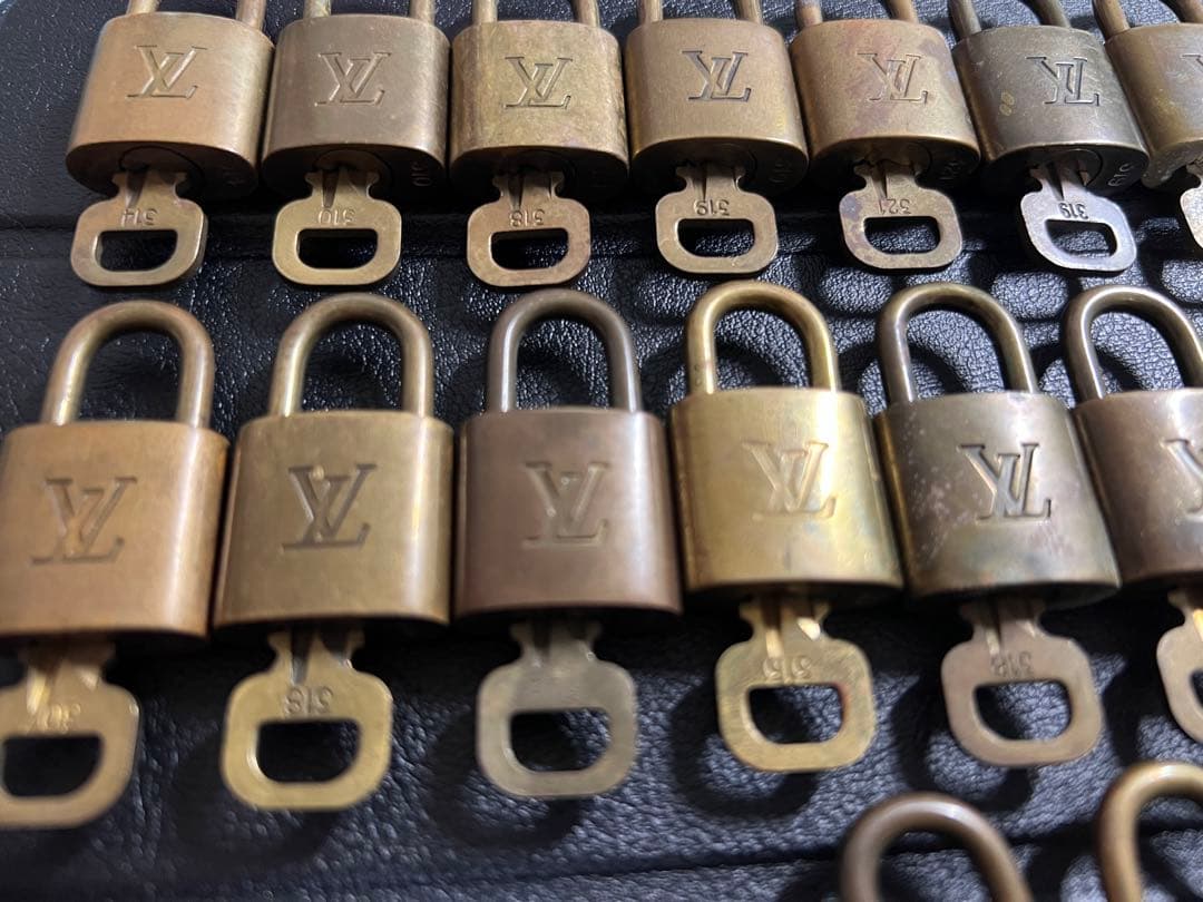 LOUIS VUITTON ルイヴィトン南京錠カデナと鍵パドロック23点セット