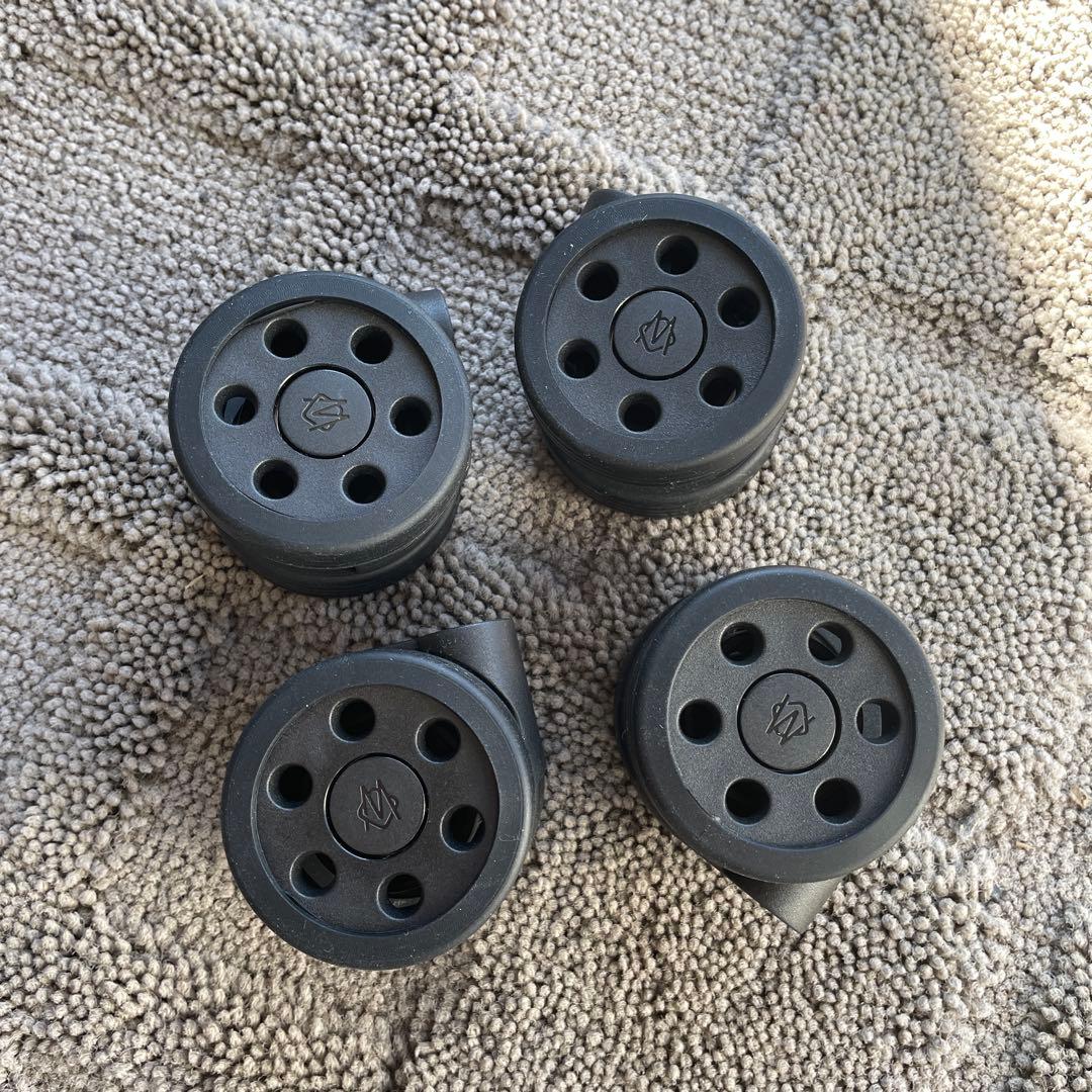 新品未使用 RIMOWA キャビン 純正マルチホイール タイヤ 車輪 4輪