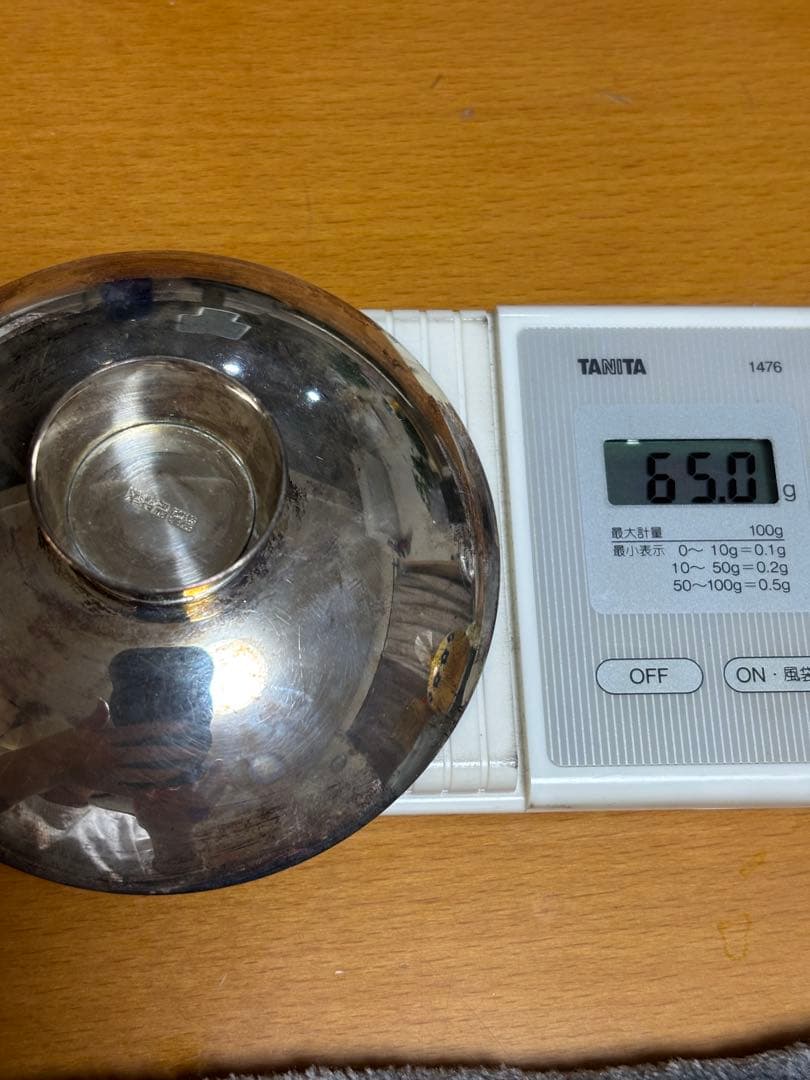 純銀の銀杯桐箱付き65g刻印は「純銀服部製」