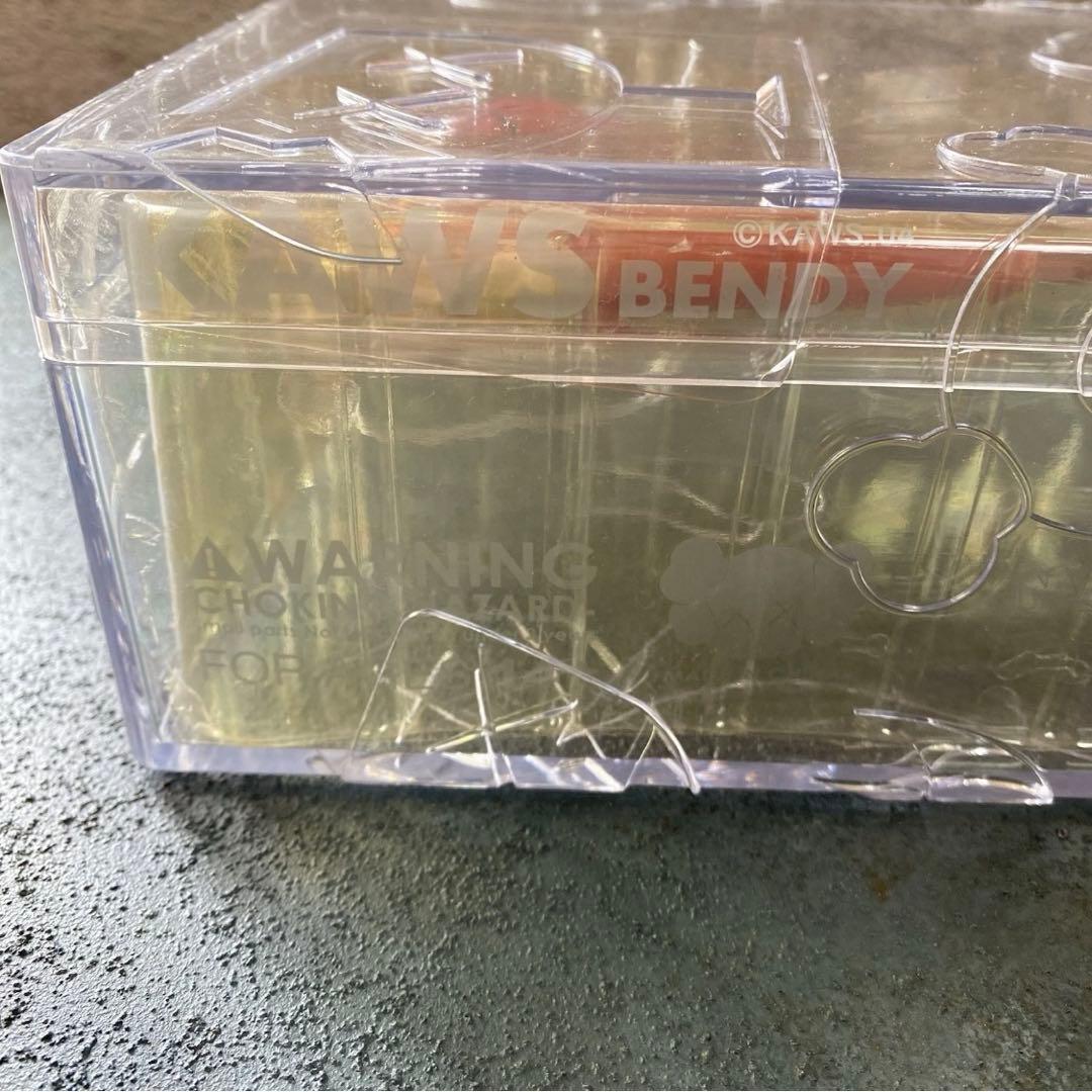 KAWS × Colette Comme Des Garcons フィギュア