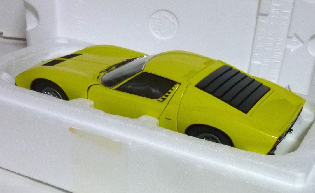 オートアート 1/18 ランボルギーニ ミウラ SV イエロー