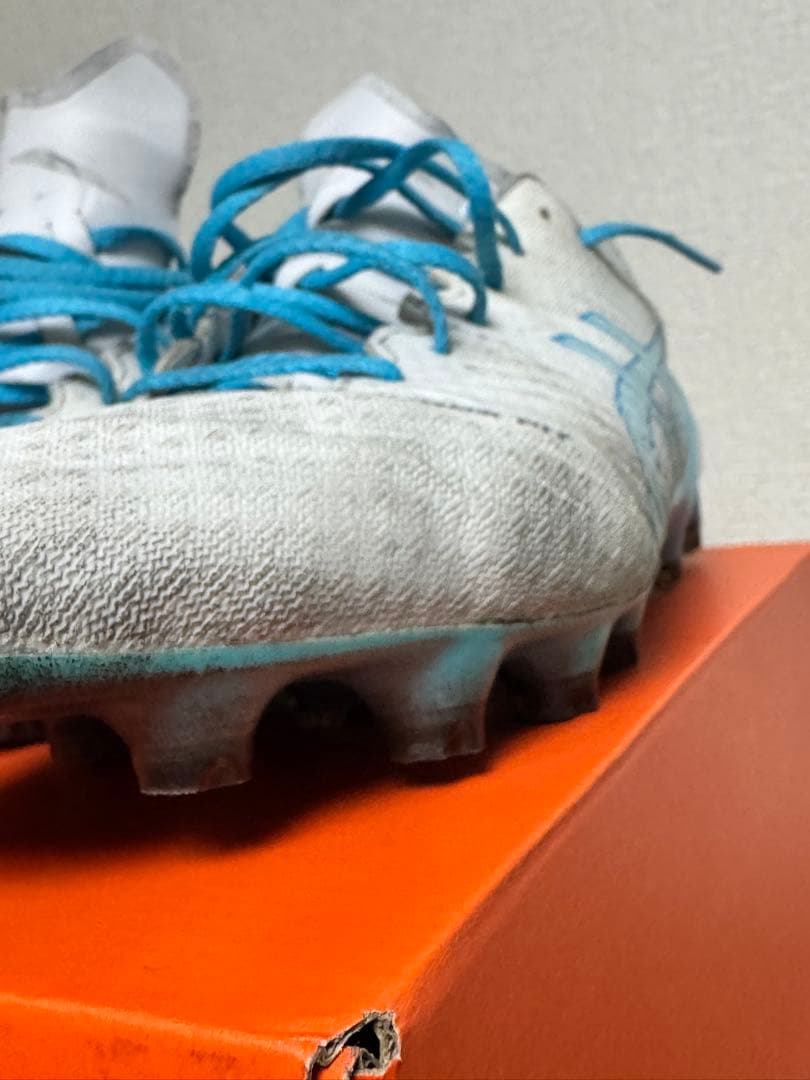 サッカースパイクアシックス アクロス