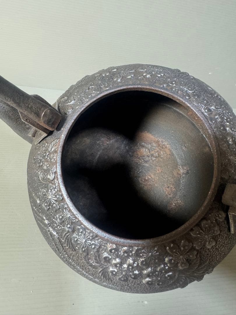 2423 南部鉄器　秀山作　鉄瓶　瓢箪　馬文