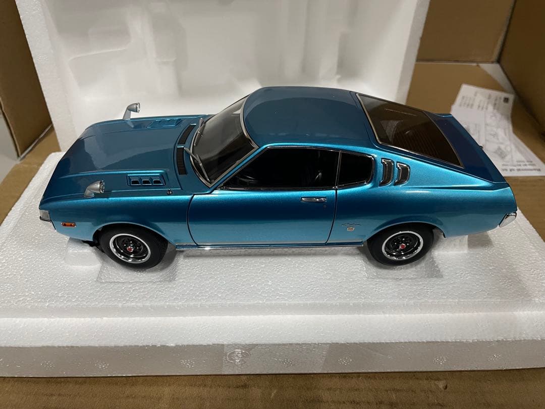 オートアート リフトバック 2000GT 1973 ターコイズブルー・メタリック