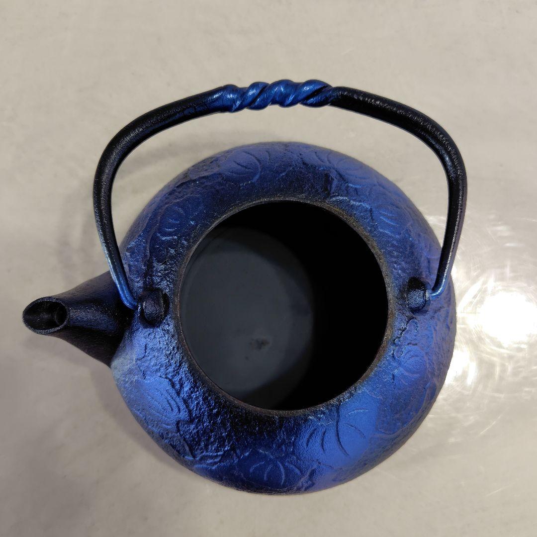 瑠璃色 鋳鉄製 鉄瓶 葉模様　瓢箪モチーフデザイン　直火可能　茶こし付き