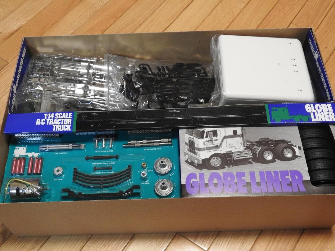 1/14RC トレーラーヘッド グローブライナー(タミヤ)