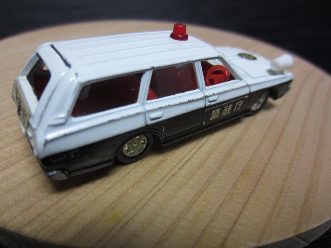 黒箱トミカ／【運転席窓あきver】日産セドリックワゴン白パト