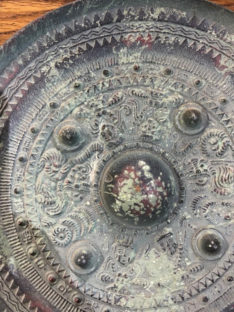 こちらは三角縁神獣鏡の【レプリカ（復刻・装飾用）】です。