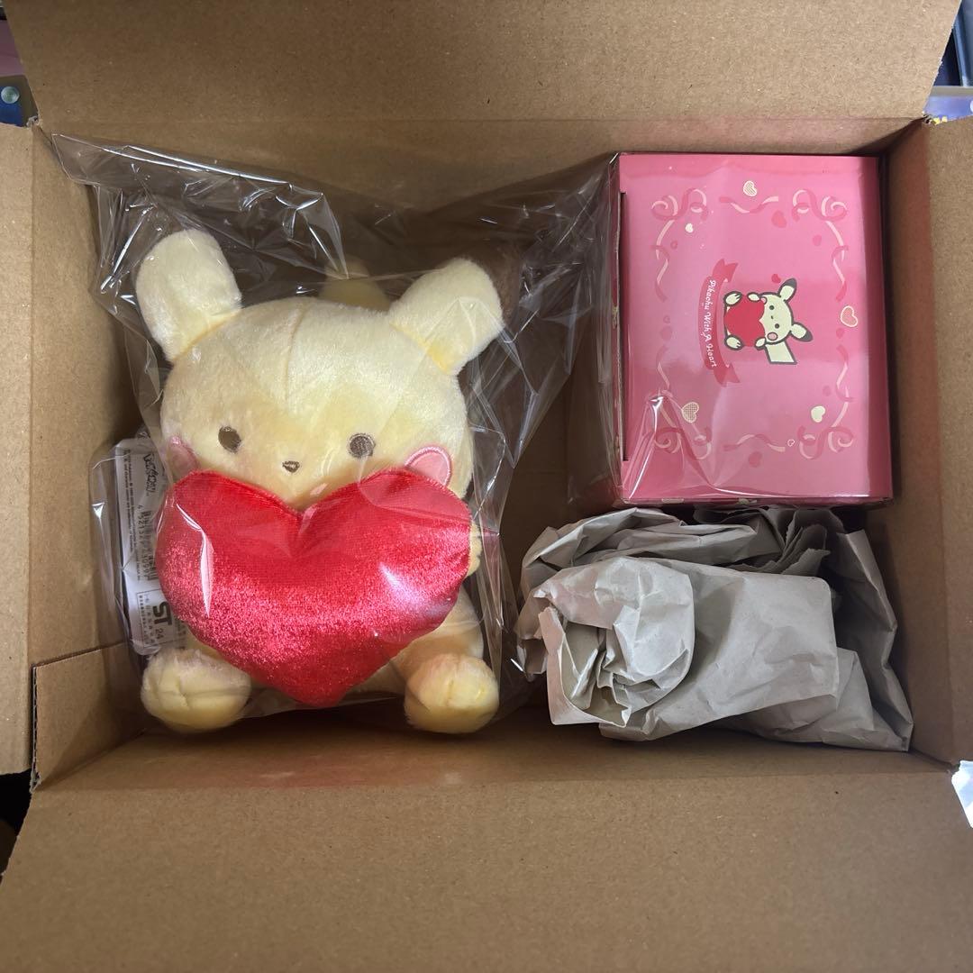 ぬいぐるみ ピカチュウ Pikachu With A Heart マグカップ
