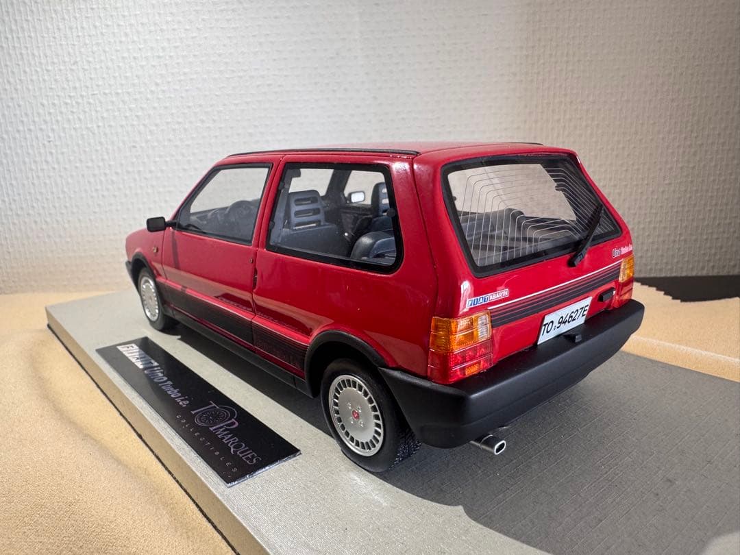 FIAT Uno Turbo i.e. ミニカー 1/18赤