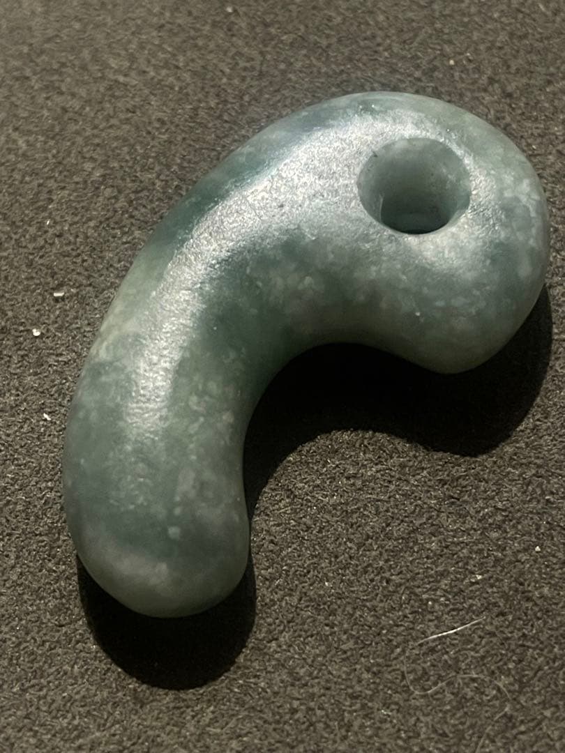 古墳期後期　翡翠勾玉　出土品