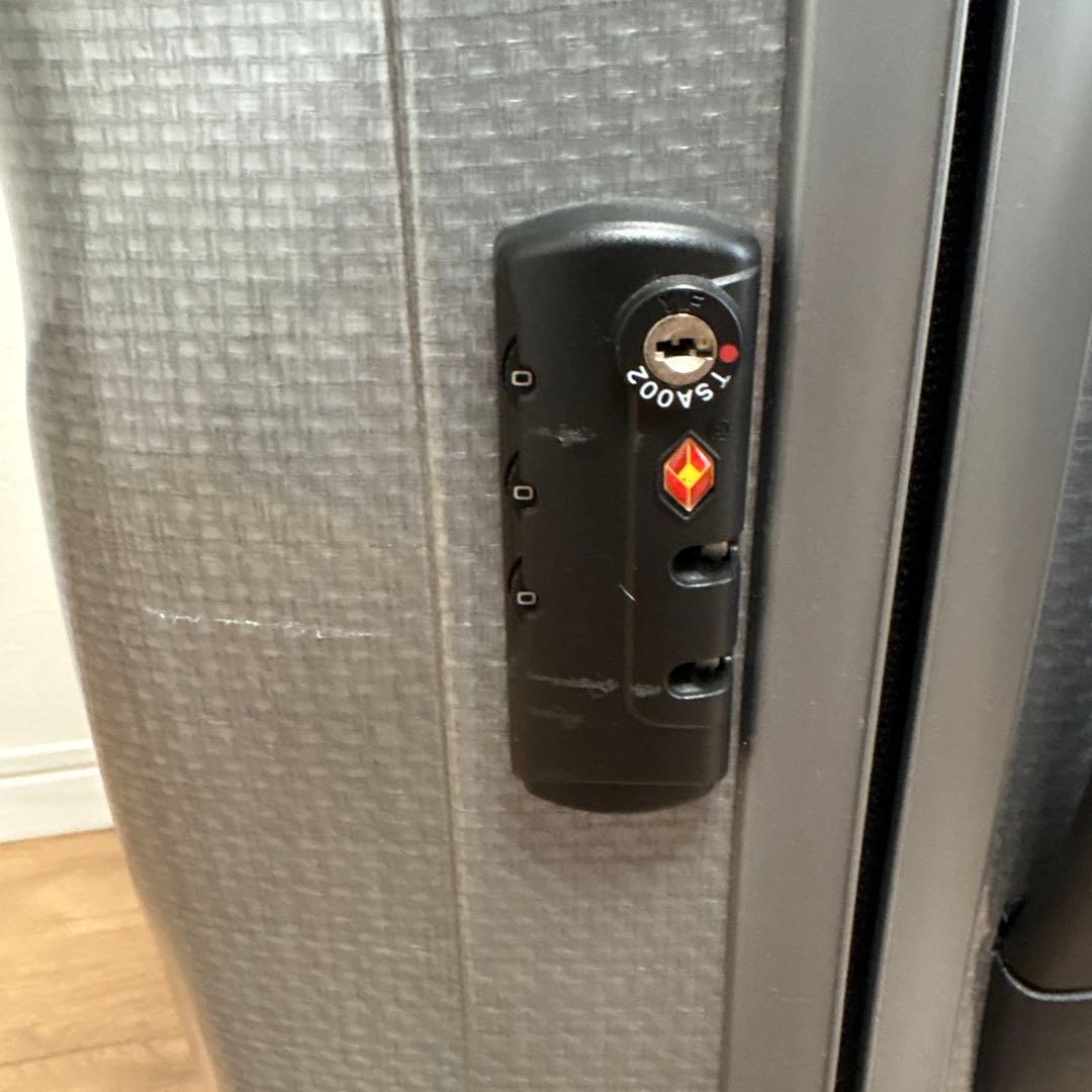 サムソナイトコスモライトスピナー75 旧式　シルバー色　たのメル便利用