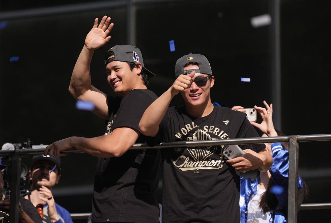 大谷翔平2025WSチャンピオンLAパレードロングBLACK/GOLDTEE/L