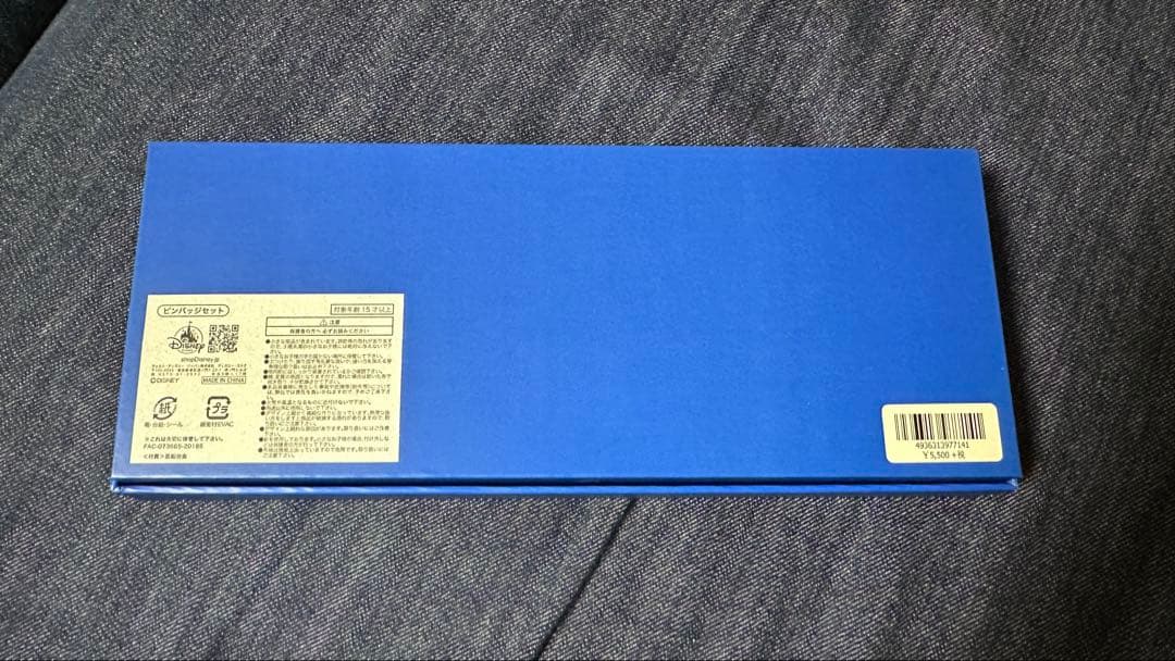 希少 ディズニーストア20周年記念限定グッズ ミッキー＆フレンズ ピンバッジ