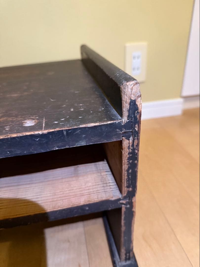 古い味のある木製文机