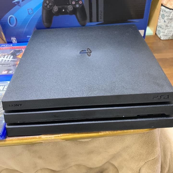 PS4 Pro 7200B B01・ジェットブラック ★超人気ソフト3本セット★
