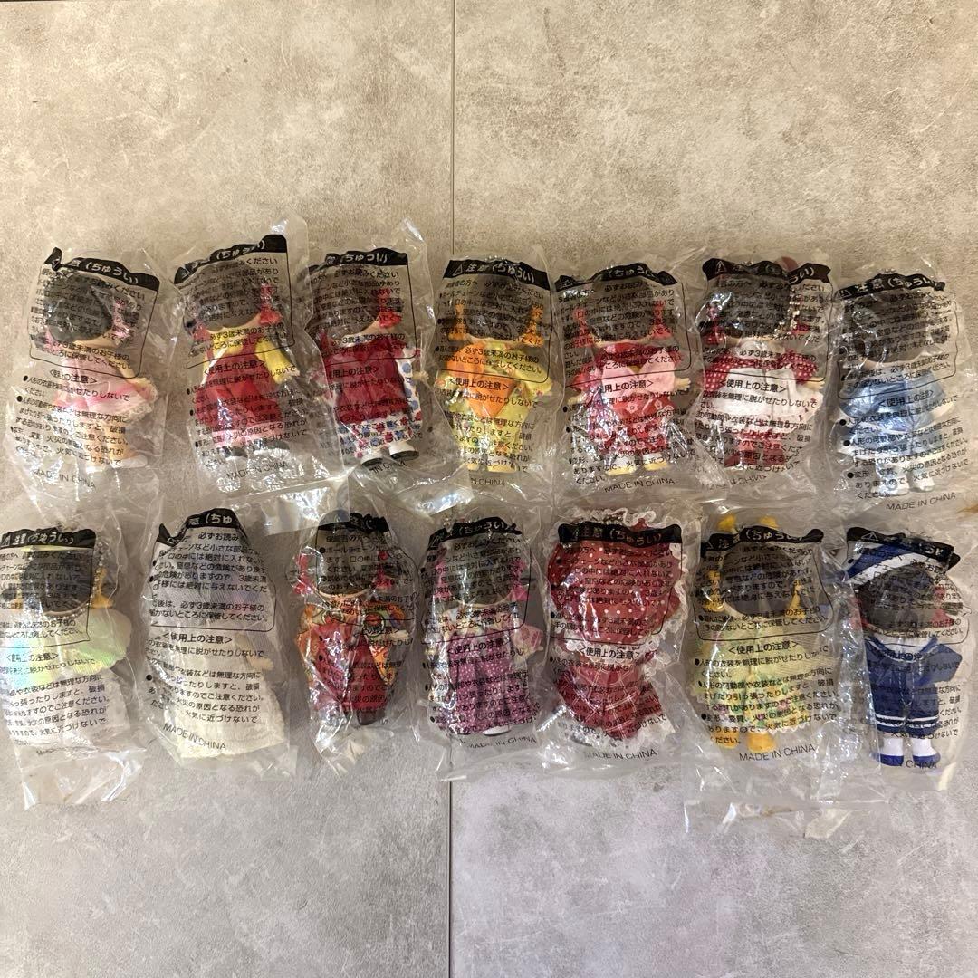 ペコちゃん　フィギュア　キーホルダー　14体