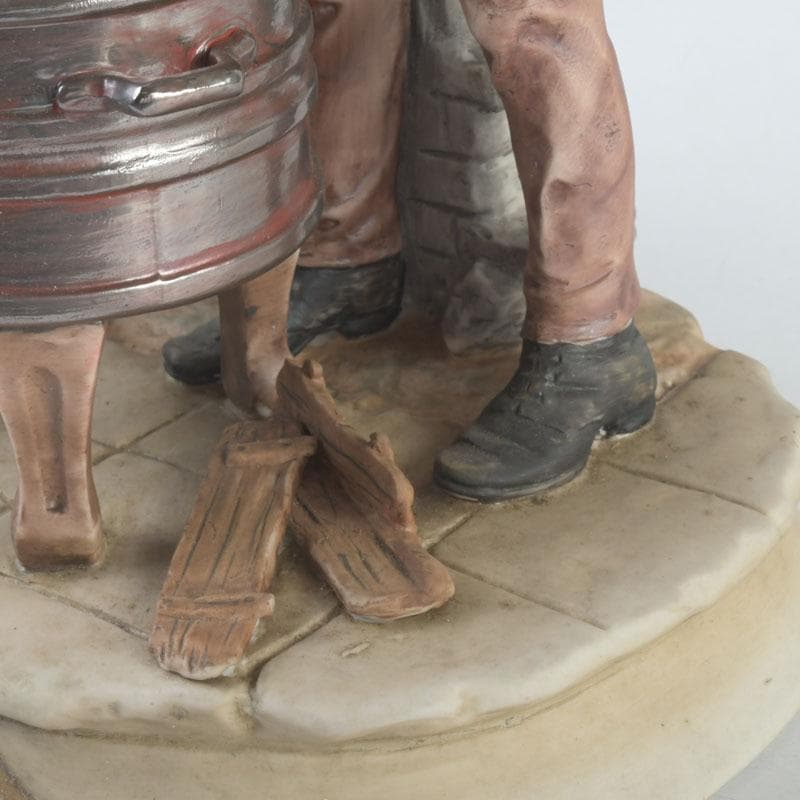 陶器人形　フィギュリン　青年と老婆　置物　C　9304A