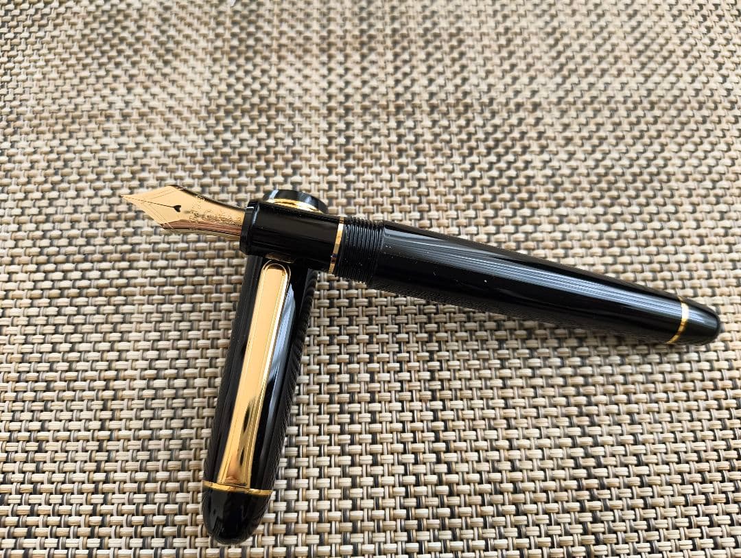 プラチナ万年筆 PLATINUM　#3776センチュリー　SF　細軟　ブラック