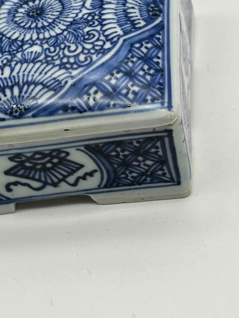 清雍正時代 染付 青花祥瑞花卉文四方印泥盒 蓋盒 香盒 文房香合(A-68)