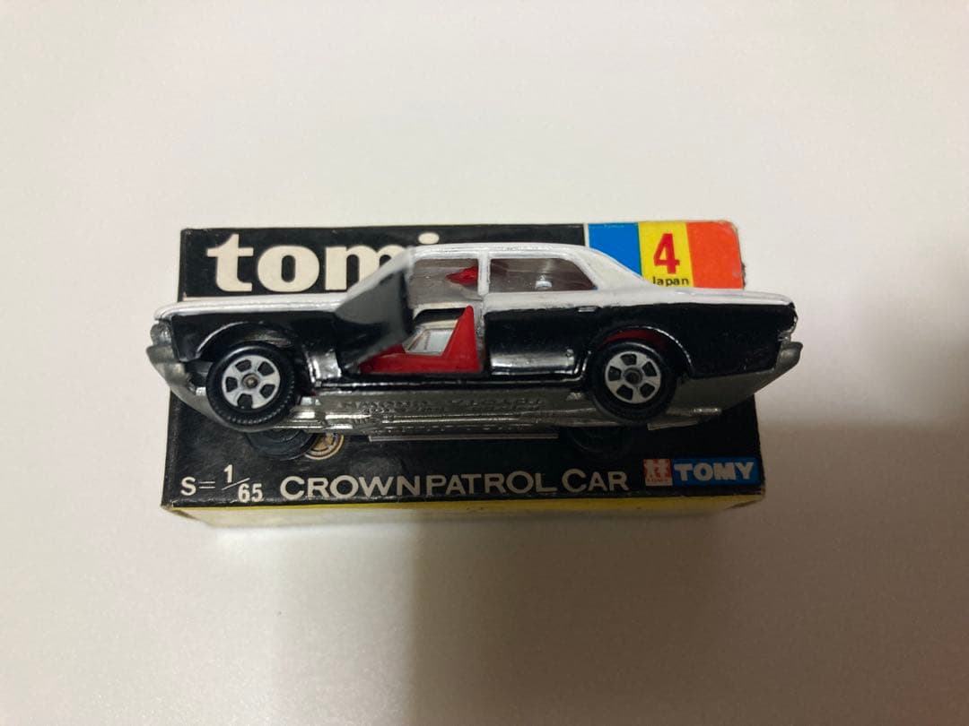 トミカ　日本製　クラウン　パトロールカー　1Aホイール　赤色灯Aタイプ　色指定箱