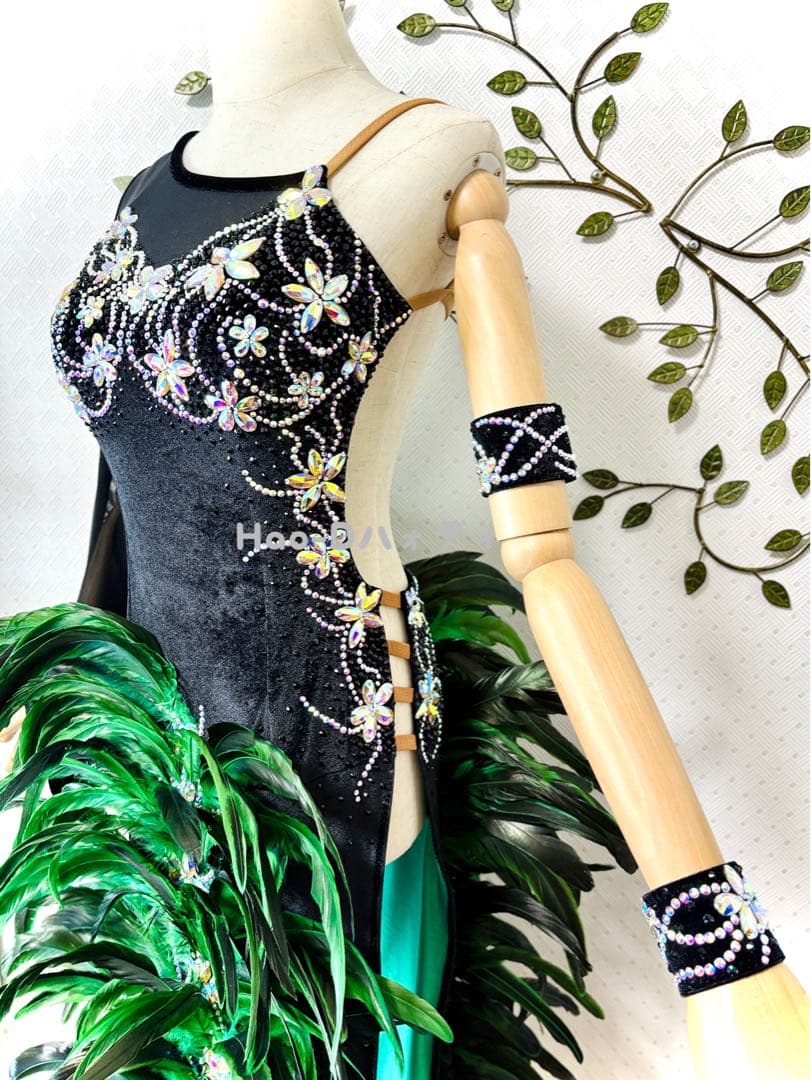 新品★ラテンドレス★M★社交ダンスロング羽★ボリューミー★競技会★黒緑